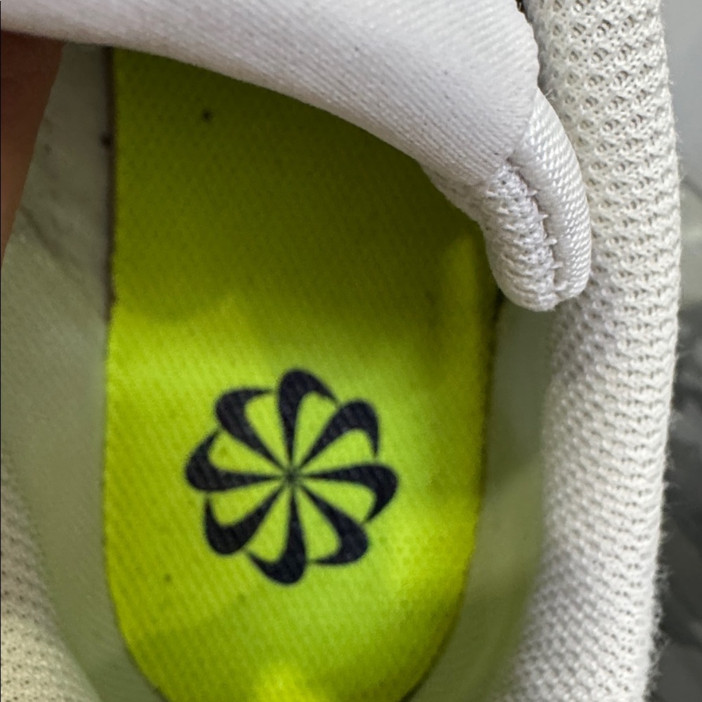 Nike White and Black Sneakers with Gold Accents - Picture 8 of 8